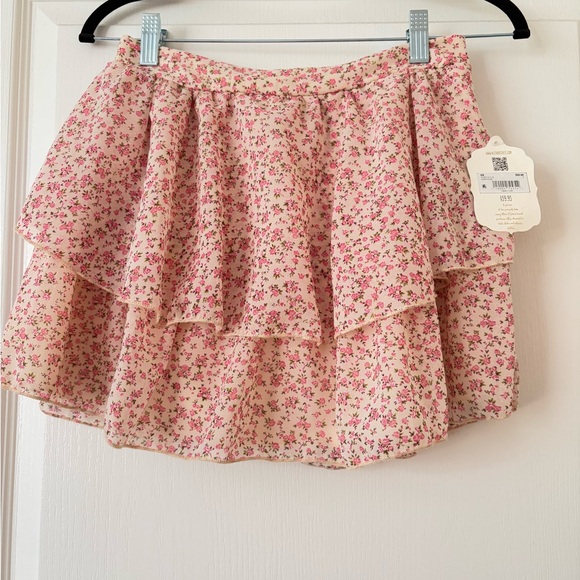 Altar’d state flowy floral skirt. - Picture 1 of 2